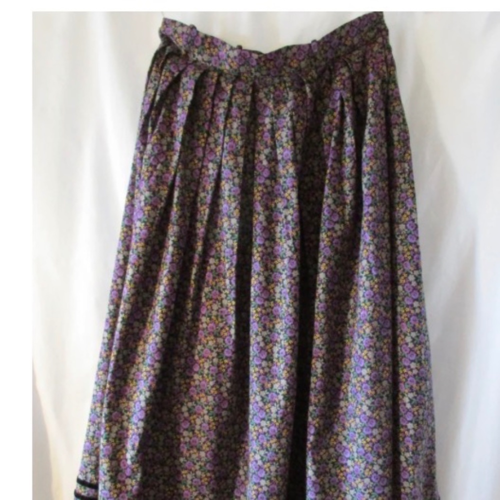 Purple vintage Oktoberfest skirt from Germany, fits size S/M (offers welcome)